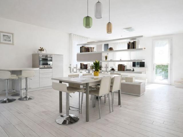 Case e ville in vendita di 130 m² in Via Dante Alighieri