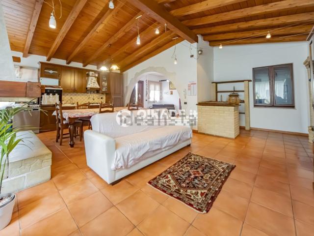 Case e ville in vendita di 130 m² in Via degli Agrifogli, 2