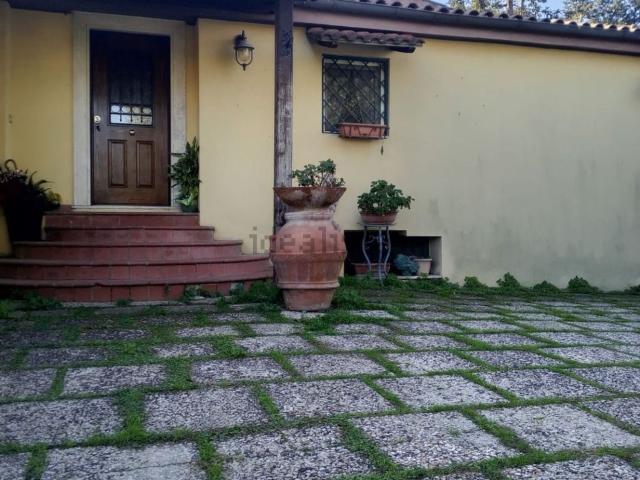 Case e ville in vendita di 130 m² in Via dei Canneti di Castelluccia