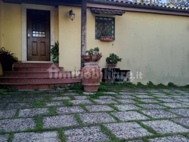 Case e ville in vendita di 130 m² in Via dei Canneti di Castelluccia