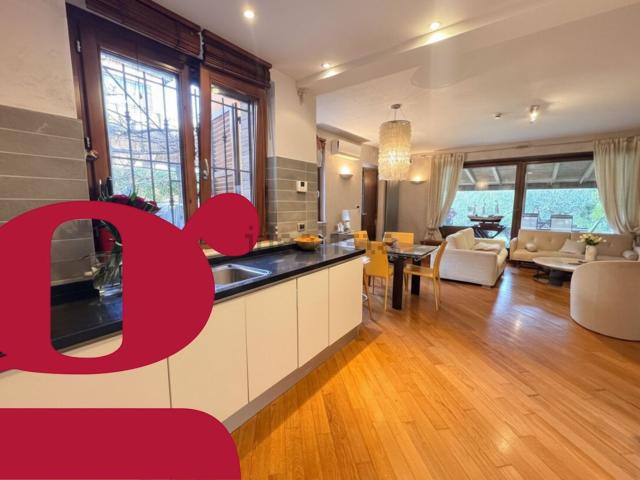 Case e ville in vendita di 130 m² in Via dei Gelsi