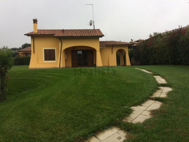 Case e ville in vendita di 130 m² in Via del Sassone, 1