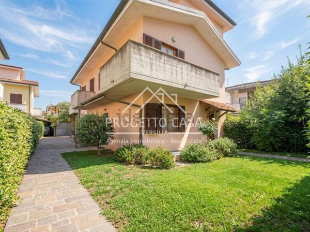 Case e ville in vendita di 130 m² in Via Elettrica