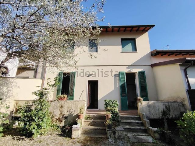 Case e ville in vendita di 130 m² in Via Firenze, 24