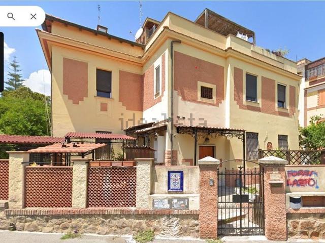 Case e ville in vendita di 130 m² in Via Fra Mauro