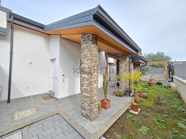 Case e ville in vendita di 130 m² in Via Isidoro Zingaretti, 46