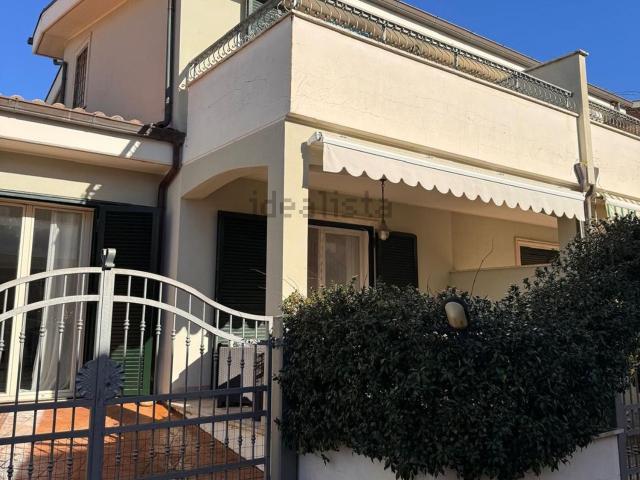 Case e ville in vendita di 130 m² in Via Lombardia, 104