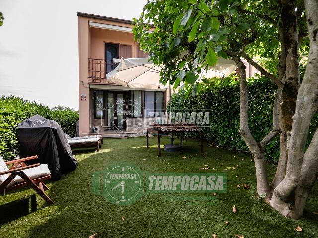 Case e ville in vendita di 130 m² in Via Montenevoso, 30