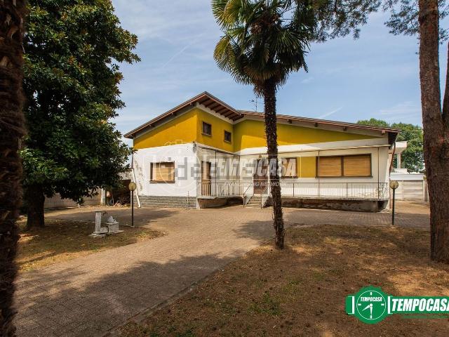 Case e ville in vendita di 130 m² in Via Sardegna, 29