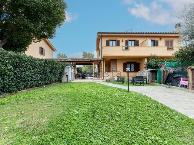 Case e ville in vendita di 130 m² in Via Passo di Palo