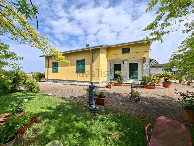 Case e ville in vendita di 130 m² in Via Piacenza