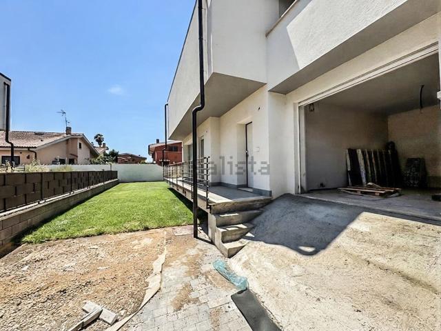 Case e ville in vendita di 130 m² in Via Pietro Romani