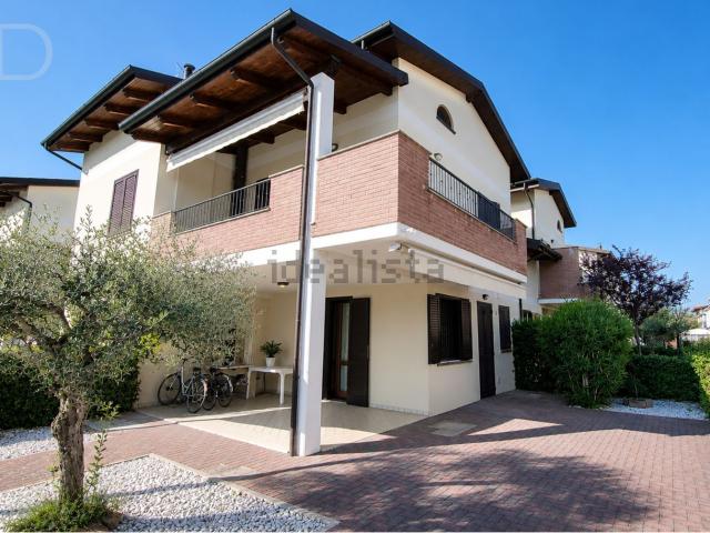 Case e ville in vendita di 130 m² in Via Pinta