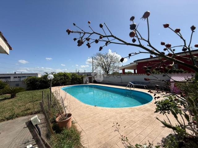 Case e ville in vendita di 130 m² in Via Romana Antica, 47
