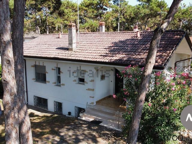 Case e ville in vendita di 130 m² in Via Tarvisio, 7