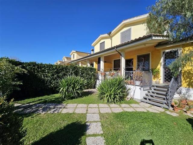 Case e ville in vendita di 130 m² in Via Vittorio Gauthier