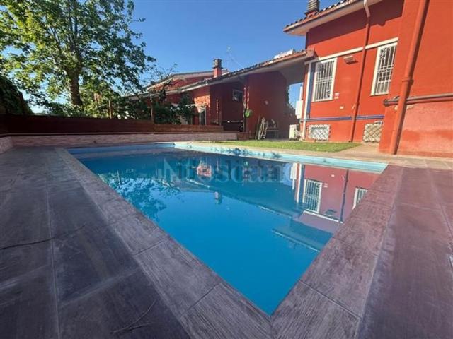 Case e ville in vendita di 130 m² in Via Vigna Capri