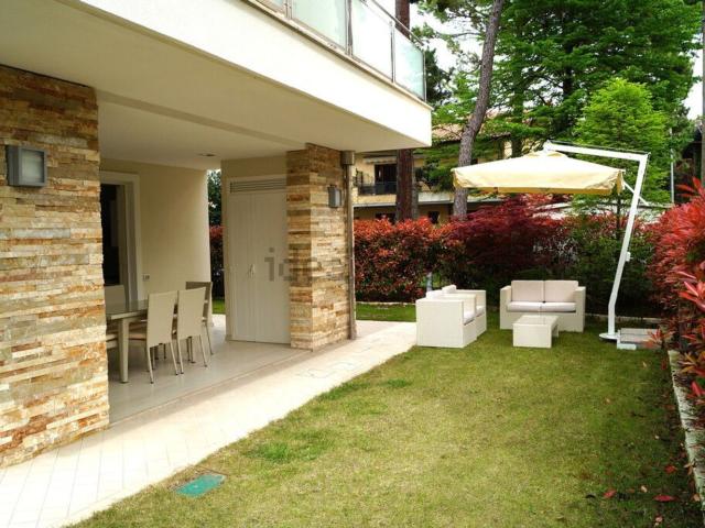 Case e ville in vendita di 130 m² in Via X Traversa