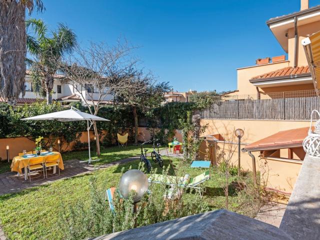 Case e ville in vendita di 130 m² in Viale Viareggio, 178