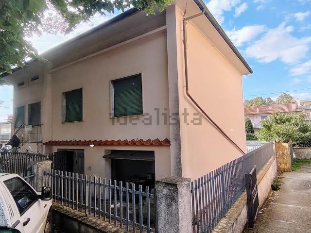 Case e ville in vendita di 130 m² in Viale della Repubblica, 130