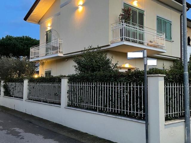 Case e ville in vendita di 130 m² in Strada Statale 1
