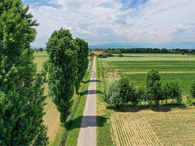 Case e ville in vendita di 1316 m²