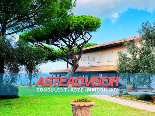 Case e ville in vendita di 1317 m² in Piazza Dani, 1