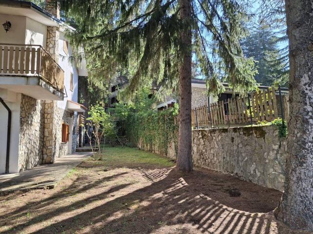 Case e ville in vendita di 131 m² in Via Cappadocia