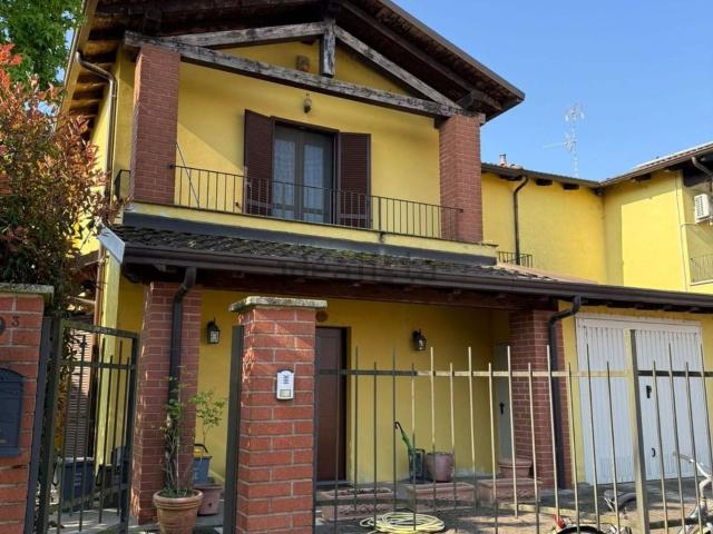 Case e ville in vendita di 131 m² in Via Domenico Carenzo