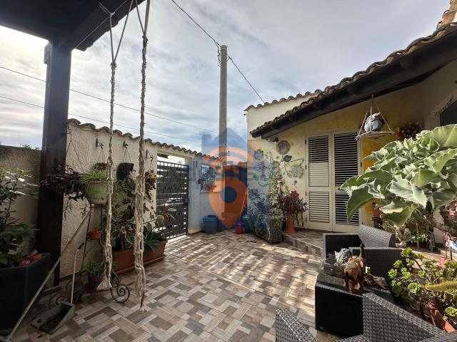 Case e ville in vendita di 131 m² in Via Francesco Laurana, 28