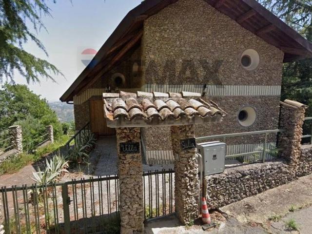 Case e ville in vendita di 131 m² in Via Madonna delle Grazie