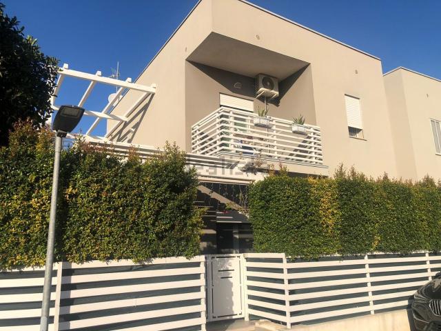 Case e ville in vendita di 131 m² in Via Nazioni Unite