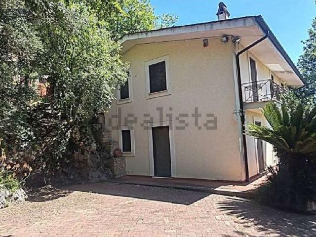 Case e ville in vendita di 1325 m² in Via dei Molini