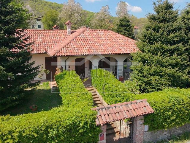Case e ville in vendita di 132 m² in Via Cav. Davide Vignolo, 6