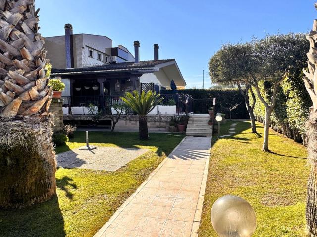 Case e ville in vendita di 132 m² in Via Cristoforo Colombo, 2345
