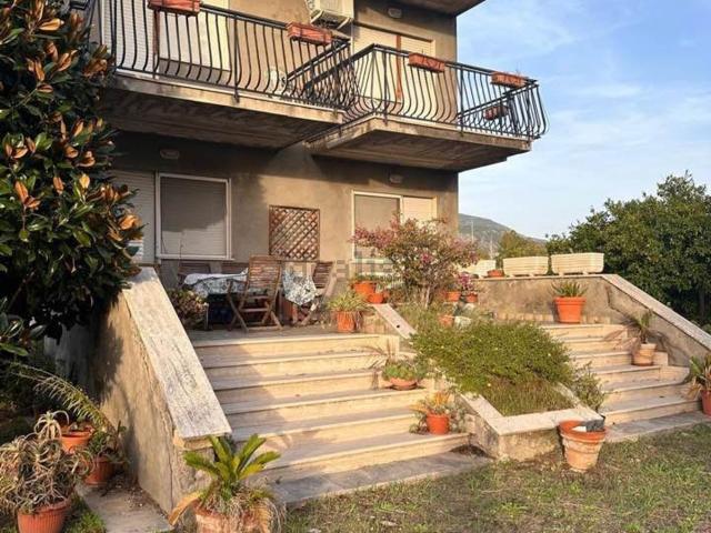 Case e ville in vendita di 132 m² in Via Appia