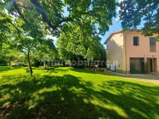 Case e ville in vendita di 132 m² in Via Zenzalose