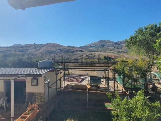 Case e ville in vendita di 132 m² in Contrada Pizzi