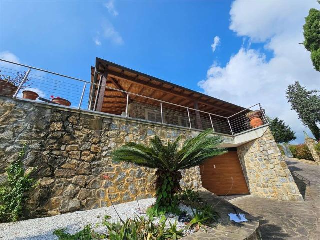 Case e ville in vendita di 133 m² in Via Francesco Agnese, 80