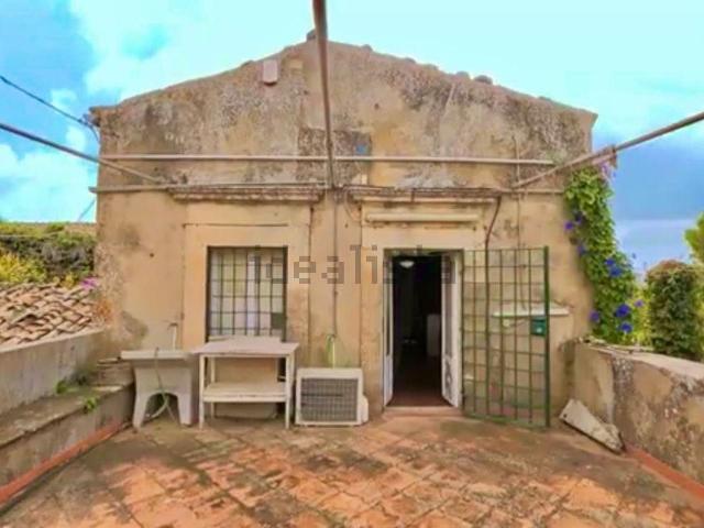 Case e ville in vendita di 1340 m²
