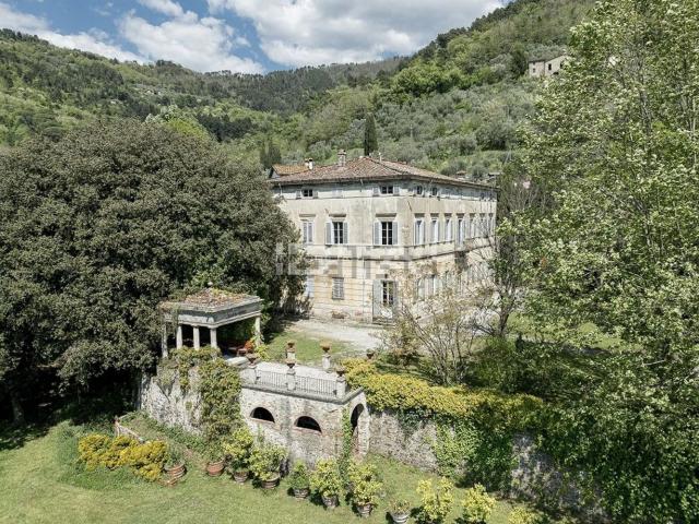 Case e ville in vendita di 1340 m² in Via di Palmata