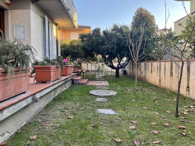 Case e ville in vendita di 134 m² in Via Aurelia Sud
