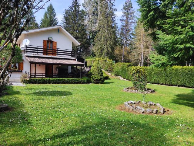 Case e ville in vendita di 134 m² in Via delle Ginestre, 9