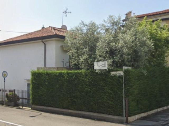 Case e ville in vendita di 134 m² in Via Ivancich, 24