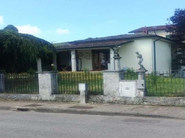 Case e ville in vendita di 134 m² in Via Luigi Einaudi, 22