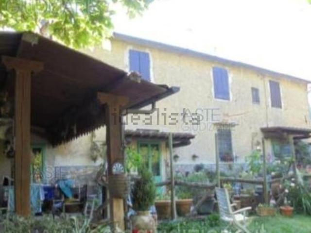 Case e ville in vendita di 134 m² in Via Provinciale Lucchese