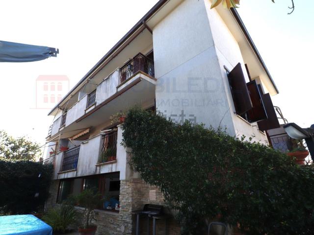 Case e ville in vendita di 134 m² in Via V. Veneto, 146