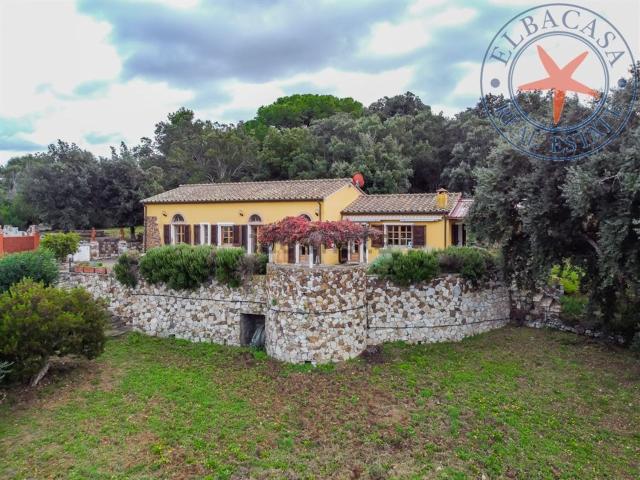 Case e ville in vendita di 134 m² in Via Vigne Vecchie