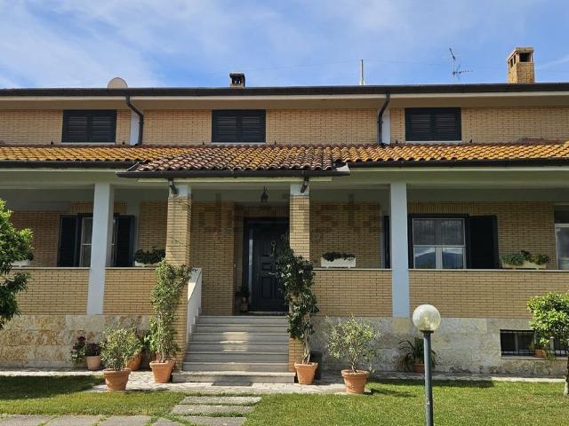 Case e ville in vendita di 134 m² in Strada Statale 156