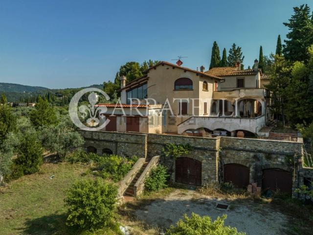 Case e ville in vendita di 1353 m² in Via Desiderio da Settignano, 60